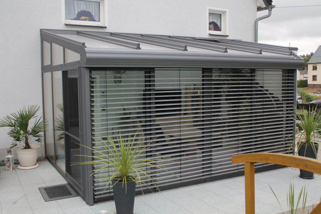 Wohnwintergarten mit Raffstore